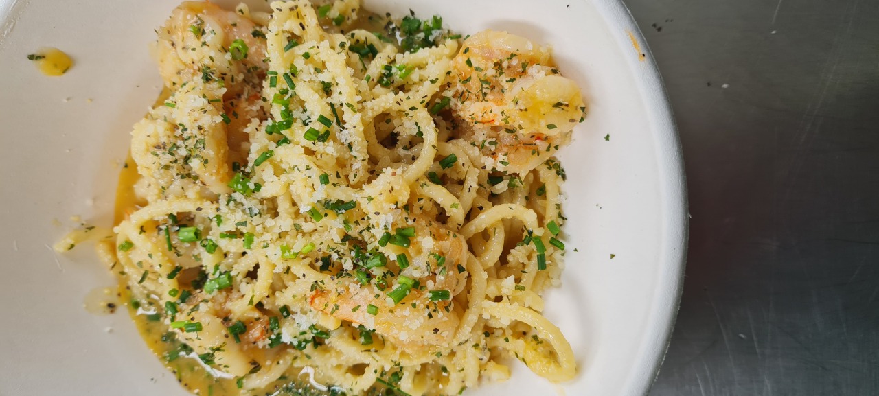 Spaghetti with prawns, herbs and parmesan